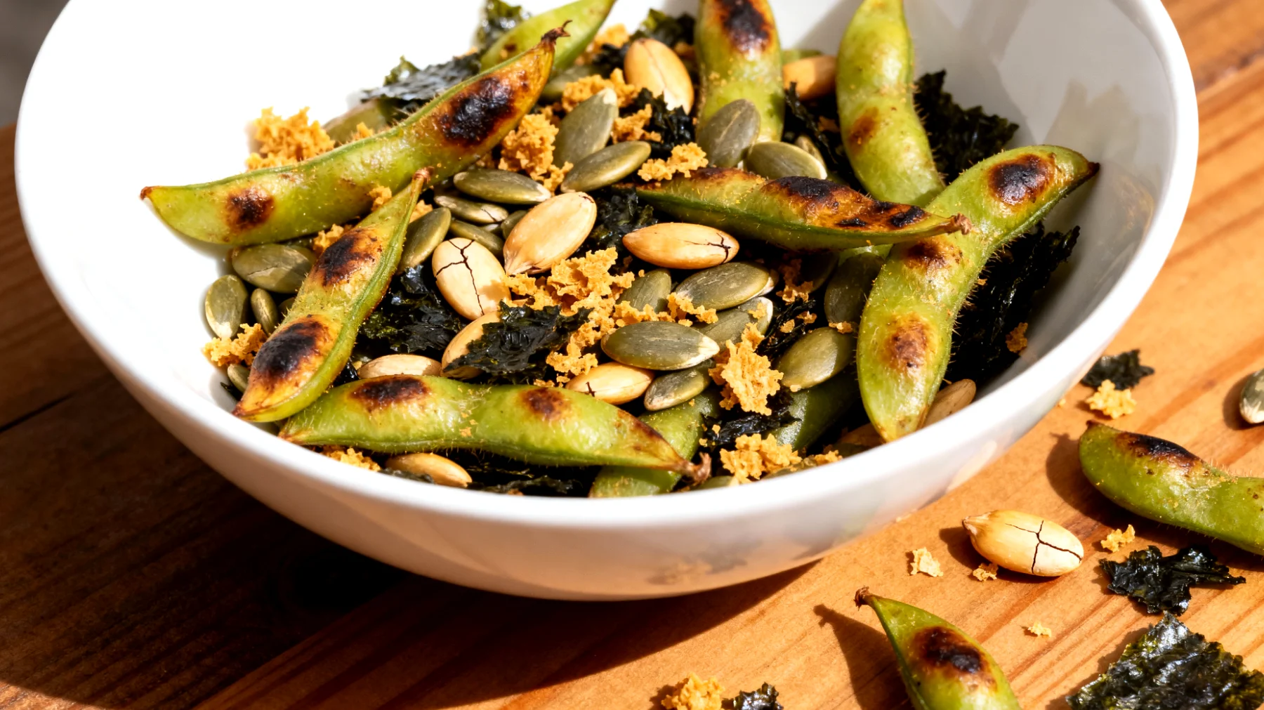 Edamame tostati con semi di zucca e alga nori sbriciolata"